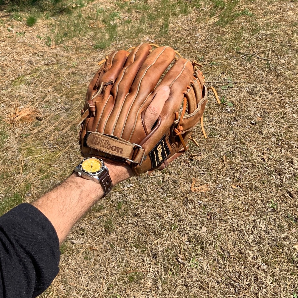 WILSON A2000 SOFTBALL BASEBALL GLOVE. JAPAN MFG. R-throw. - Picture 14 of 16